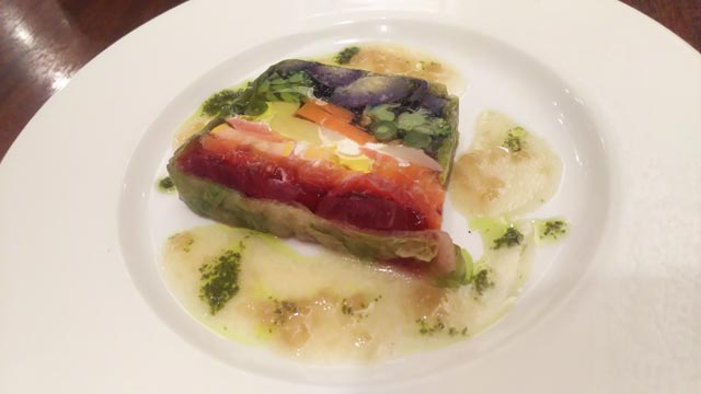 スモークサーモンと野菜の自家製テリーヌ
